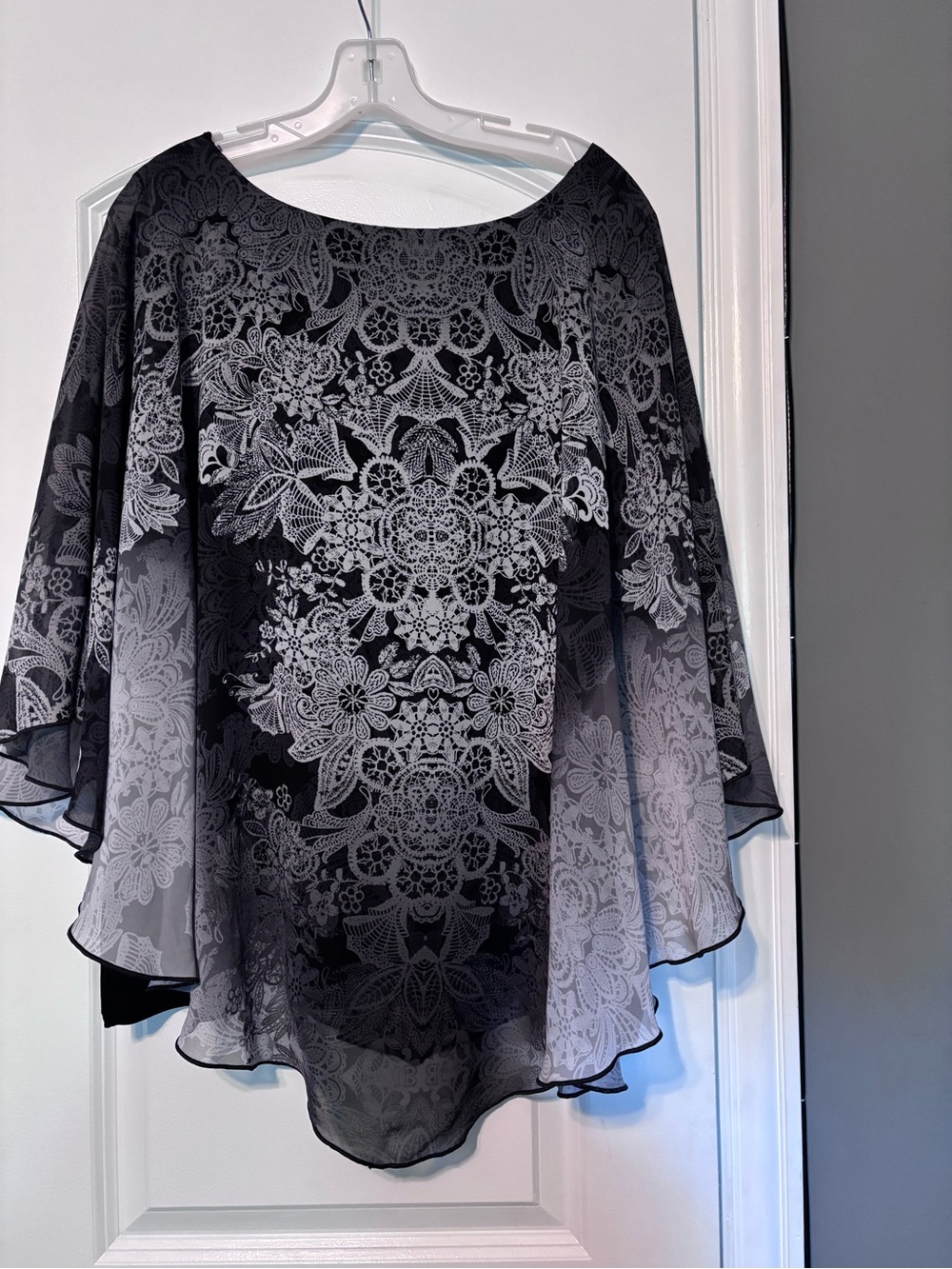 Roz & Ali Ombre Chiffon Poncho Top - Black/Gray Size 3X 100% polyester - Picture 6 of 11